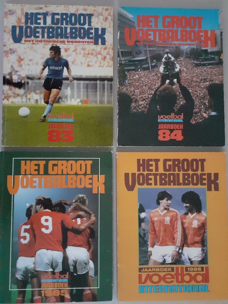 HET GROOT VOETBALBOEK 1983, 1984, 1985 en 1986 ( historisch), Ophalen of Verzenden, Zo goed als nieuw, Watersport en Hengelsport