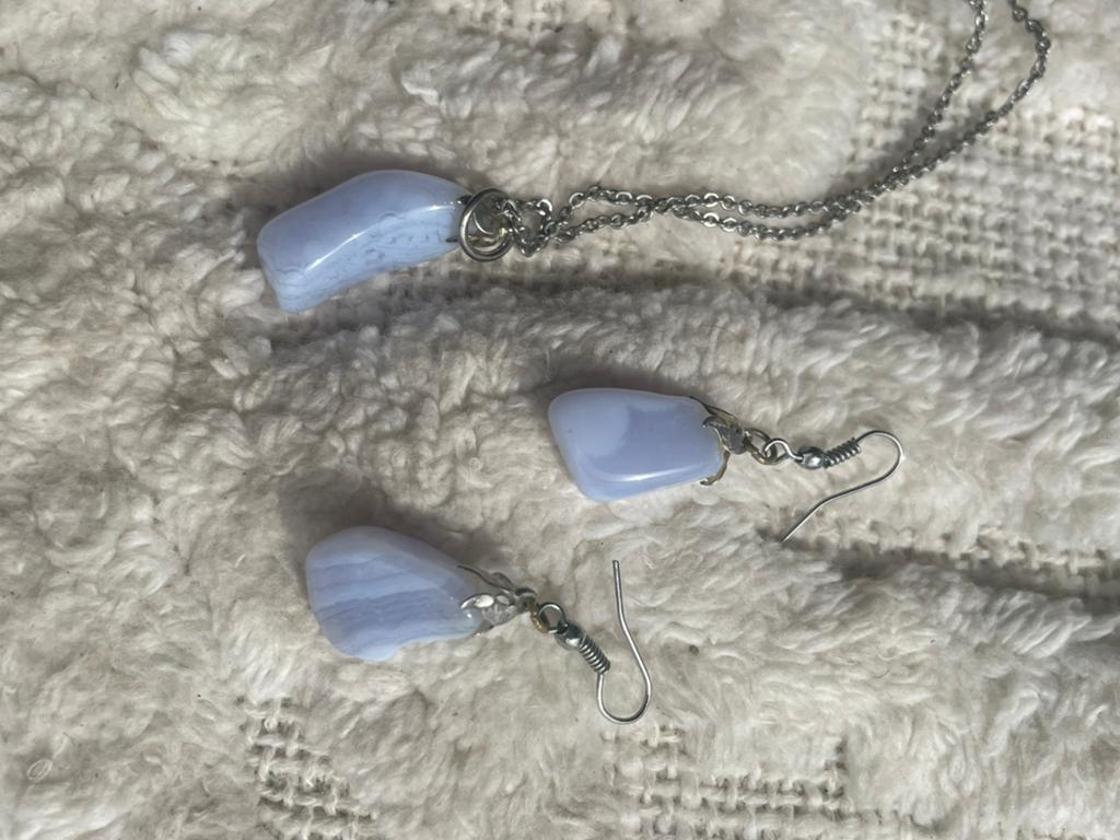 Ketting en oorbellen met agaat €10,00, Ophalen of Verzenden, Zo goed als nieuw