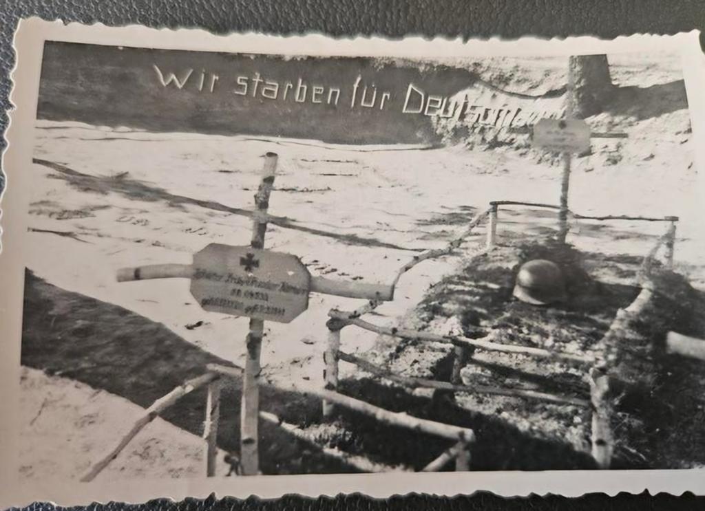 100%orig wo2foto duits graven text op wand,helm front, Verzamelen, Ophalen of Verzenden, Duitsland, Helm of Baret