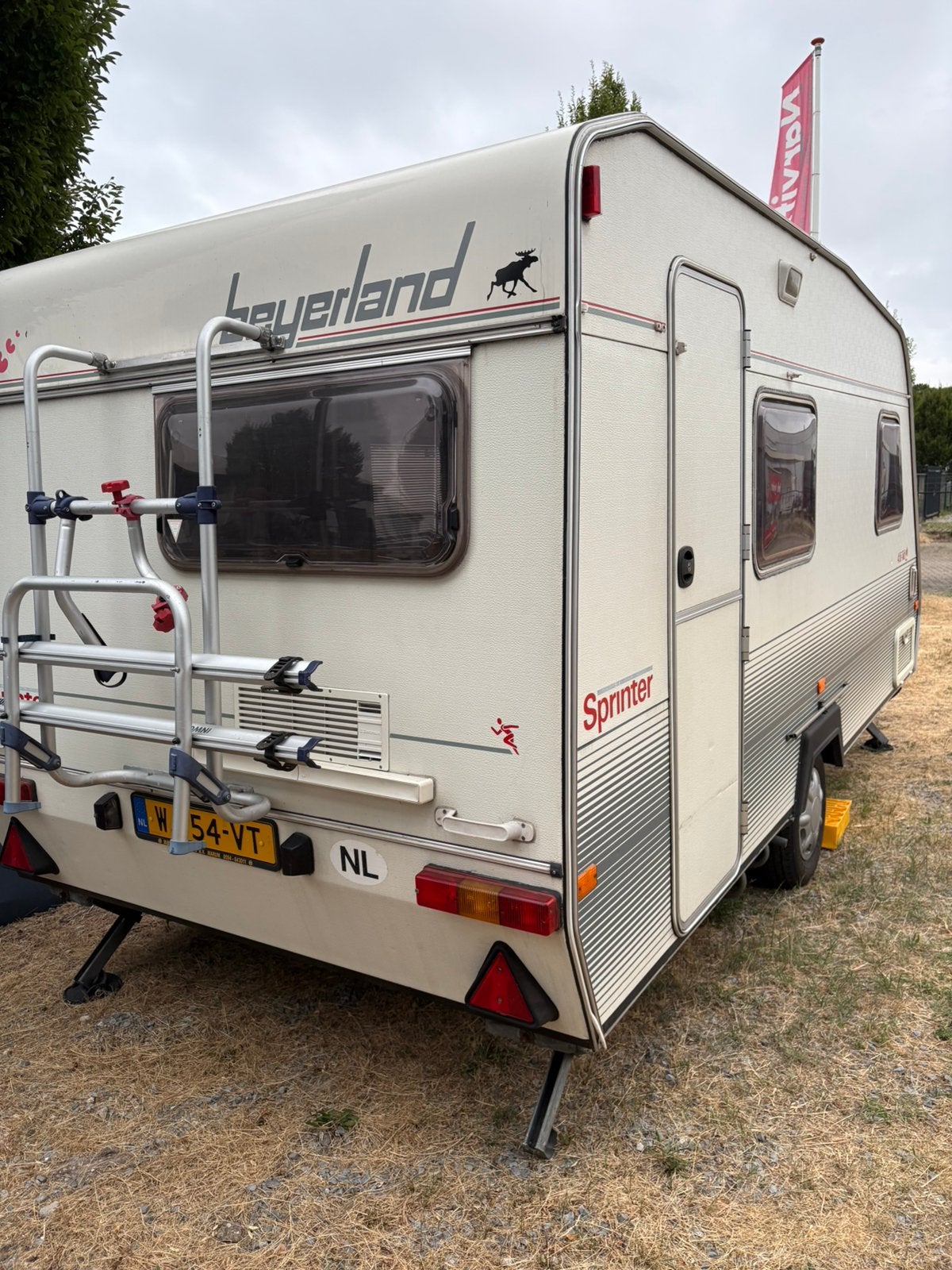 Beyerland Sprinter 430-MD (bouwjaar 1994), Caravans en Kamperen, Vast bed, Koelkast, Treinzit, 750 - 1000 kg
