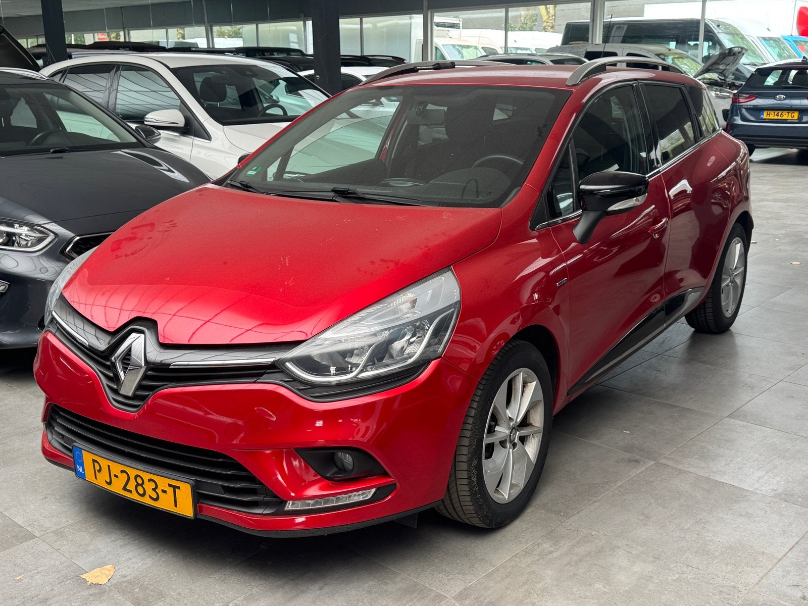 Renault Clio 1.2 TCE Estate MOTORSCHADE, Auto's, Voorwielaandrijving, 118 pk, 4 cilinders, 620 kg