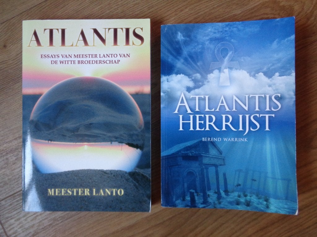 2 x Boek Atlantis Herrijst . Essays van Meester Lanto, Ophalen, Zo goed als nieuw, Overige typen