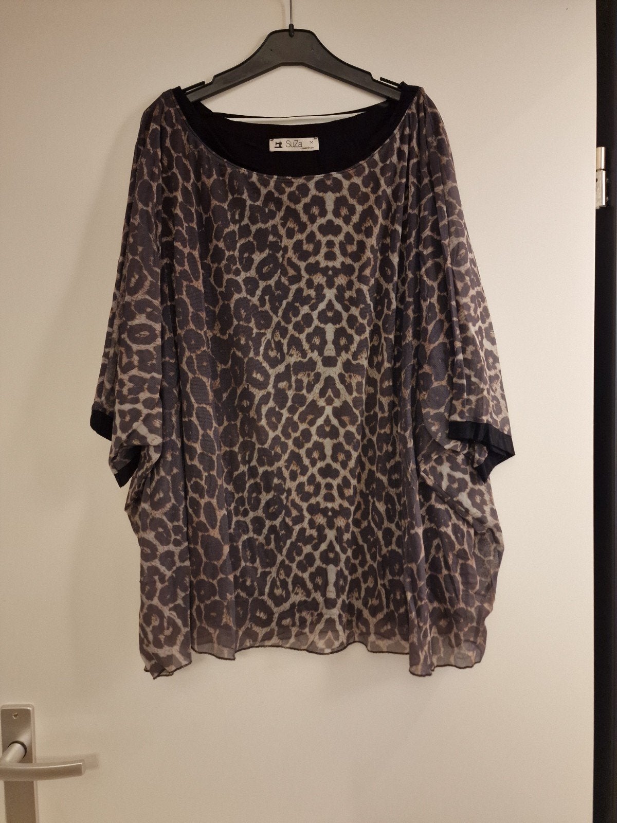 SuZa Luipaardprint Tuniek Maat XL, Kleding | Dames, Meerkleurig, Ophalen of Verzenden, Zo goed als nieuw, Korte mouw