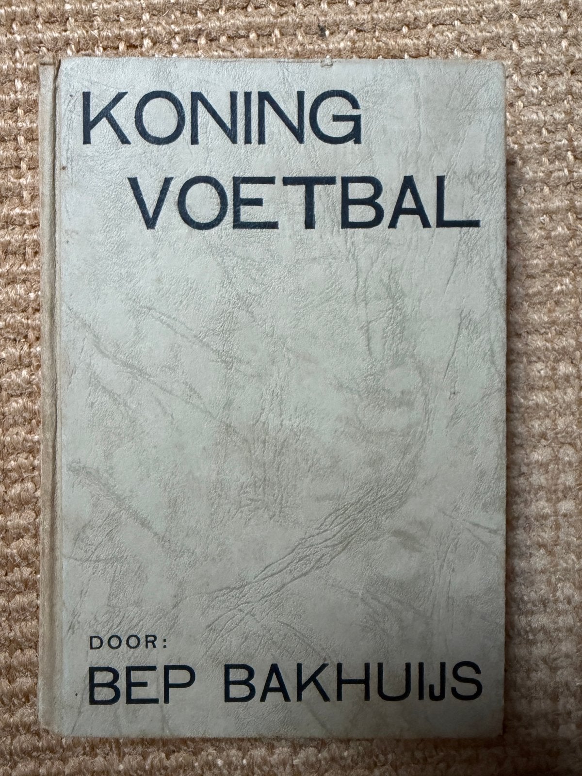 Koning Voetbal door Bep Bakhuis - Zeldzaam voetbalboek, Ophalen, Gelezen, Balsport