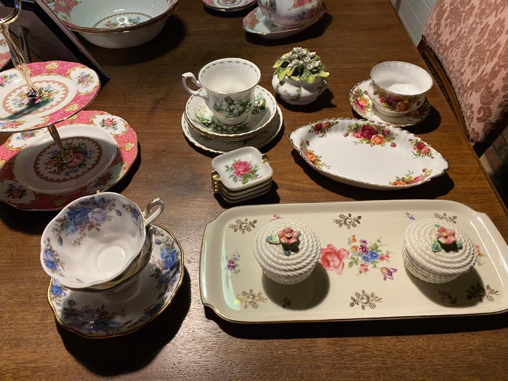 Royal Albert Servies - nog enkele stukken, Antiek en Kunst, Antiek | Servies compleet, Ophalen