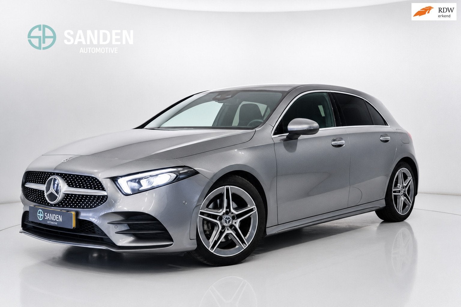 Mercedes-Benz A-klasse 180 AMG Line|LED|Sfeerverlichting|Nav, Auto's, Mercedes-Benz, 136 pk, Gebruikt, 4 cilinders, Alcantara