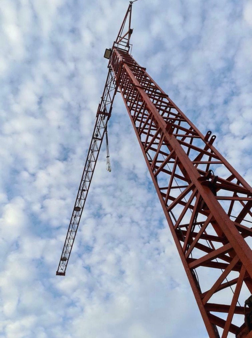 Torenkraan / bouwkraan 14 meter hoog reikwijdte 16 meter, Ophalen, Gebruikt
