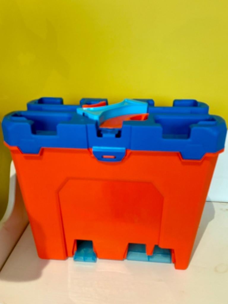 Hot Wheels set: koffer en loopingbaan, Kinderen en Baby's, Speelgoed | Racebanen, Ophalen, Racebaan, Opwindmechanisme, Zo goed als nieuw