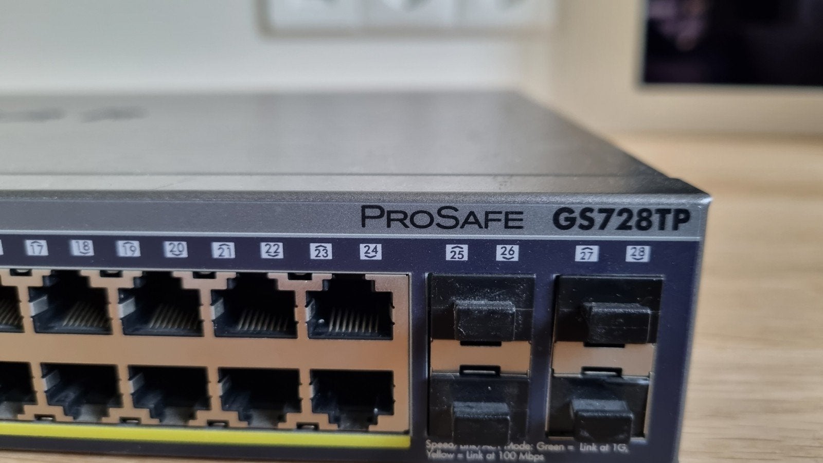 Netgear gs728tp, Computers en Software, Netwerk switches, Ophalen of Verzenden, Gebruikt