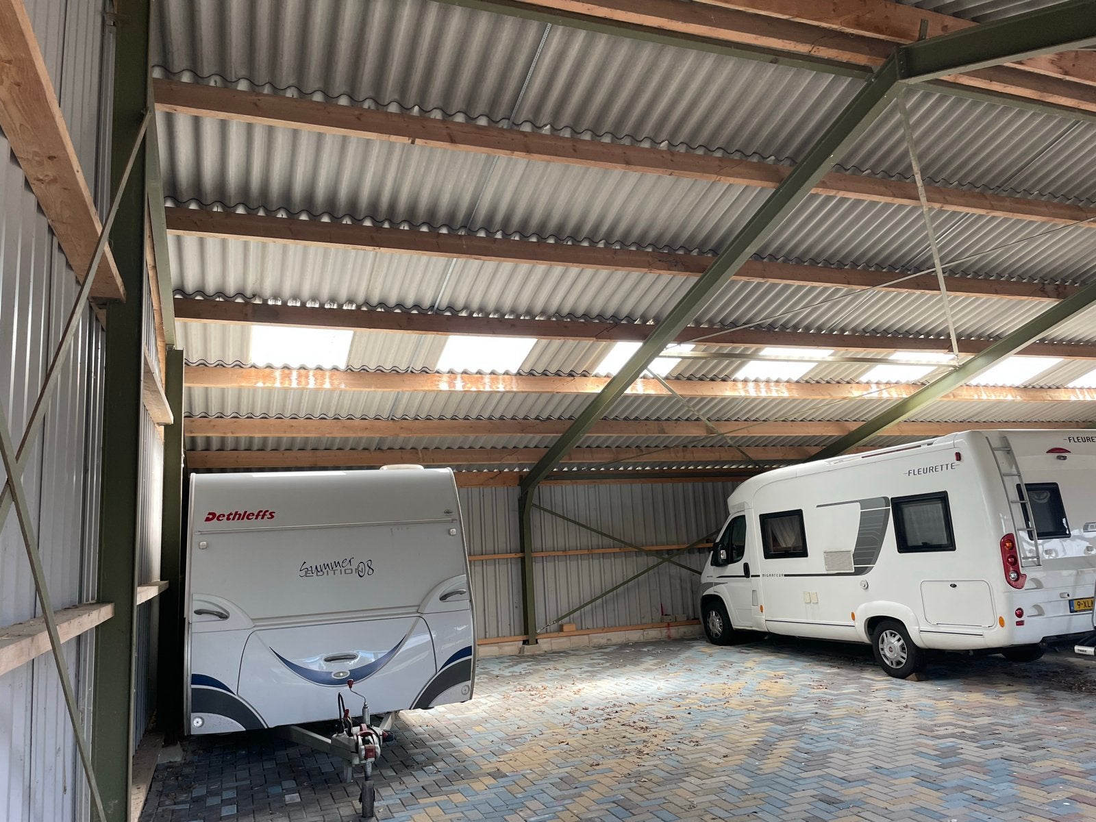 Stalling caravan of vouwwagen aan de A50 Vaassen, Caravans en Kamperen, Caravanstallingen