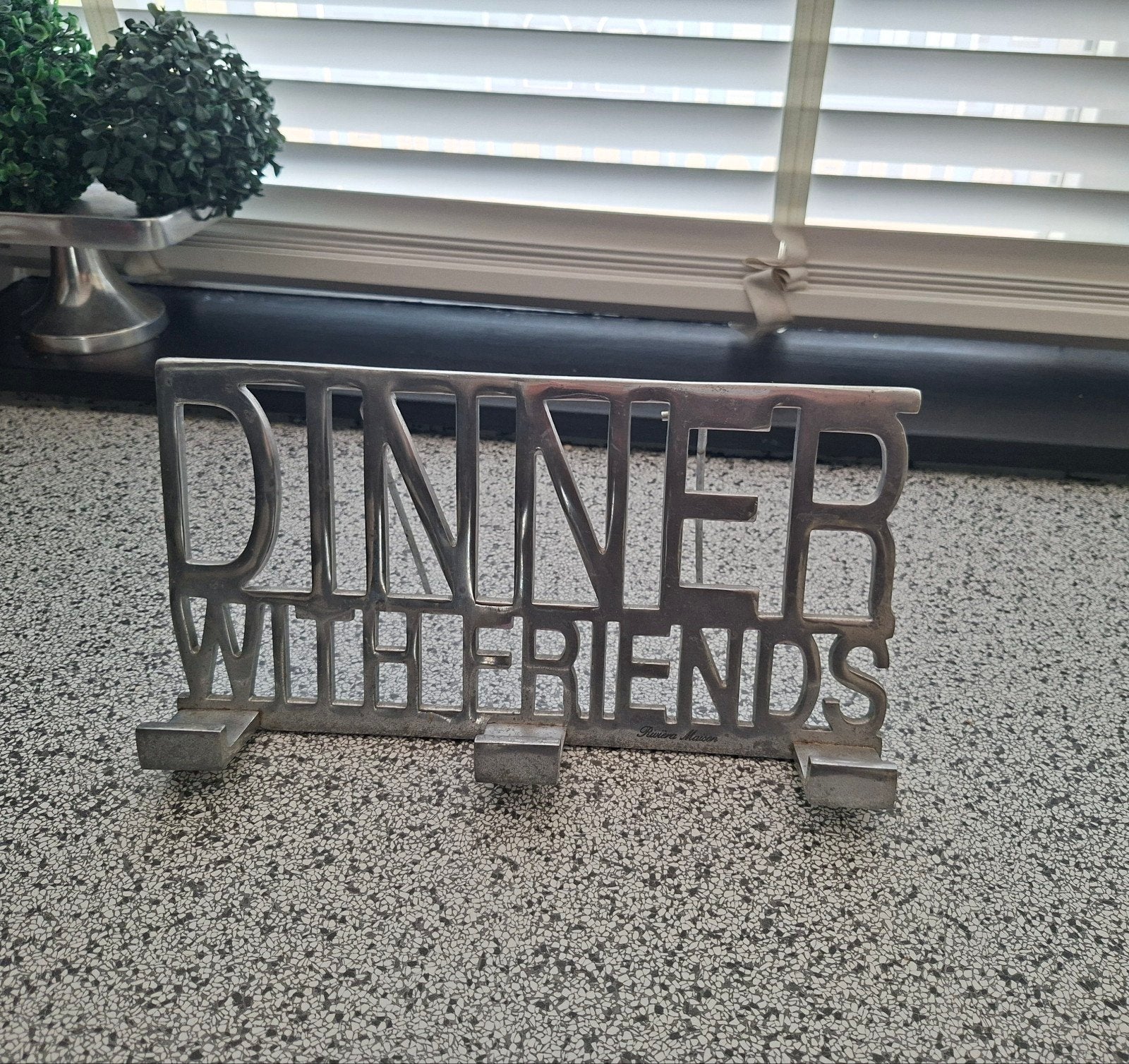 Metalen boekensteun "Dinner with Friends" Riviera maison, Gebruikt, Ophalen of Verzenden, Zilver, Metaal
