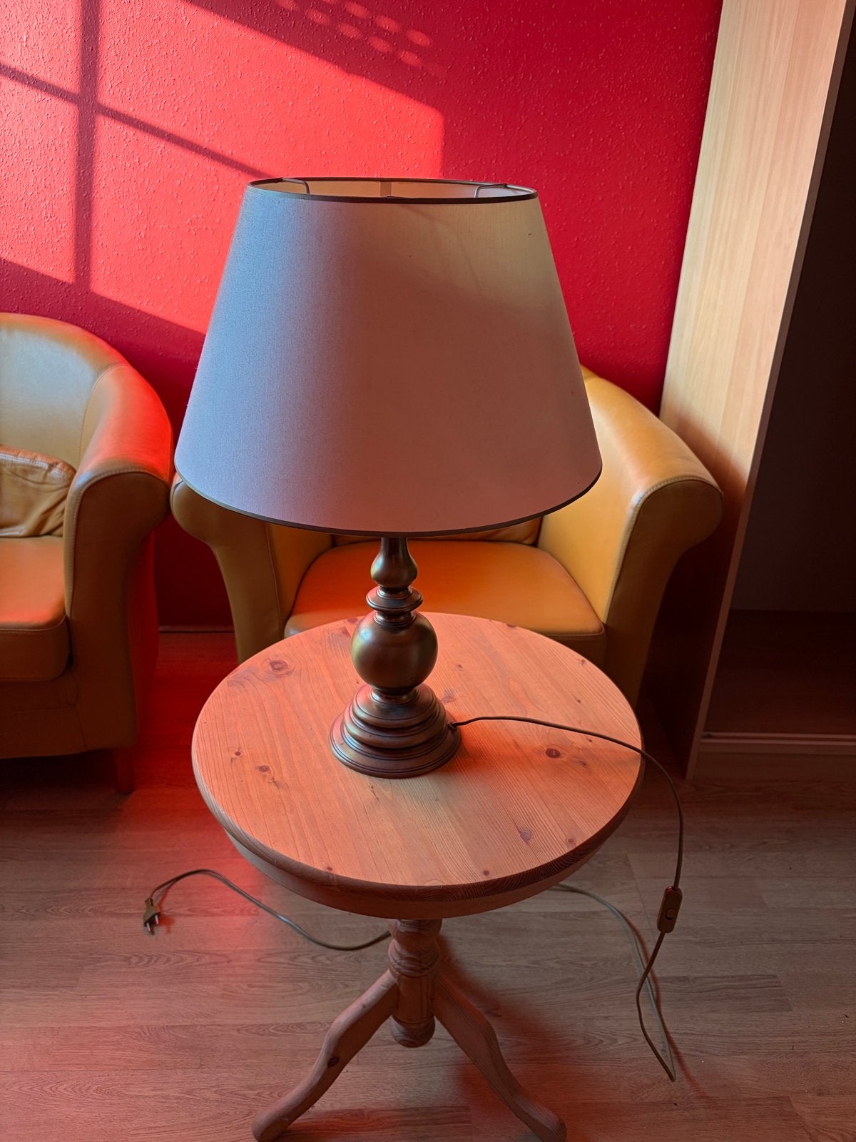 Vintage tafellamp met houten voet en stoffen kap, Ophalen, Overige merken, Gebruikt, E27 (groot)