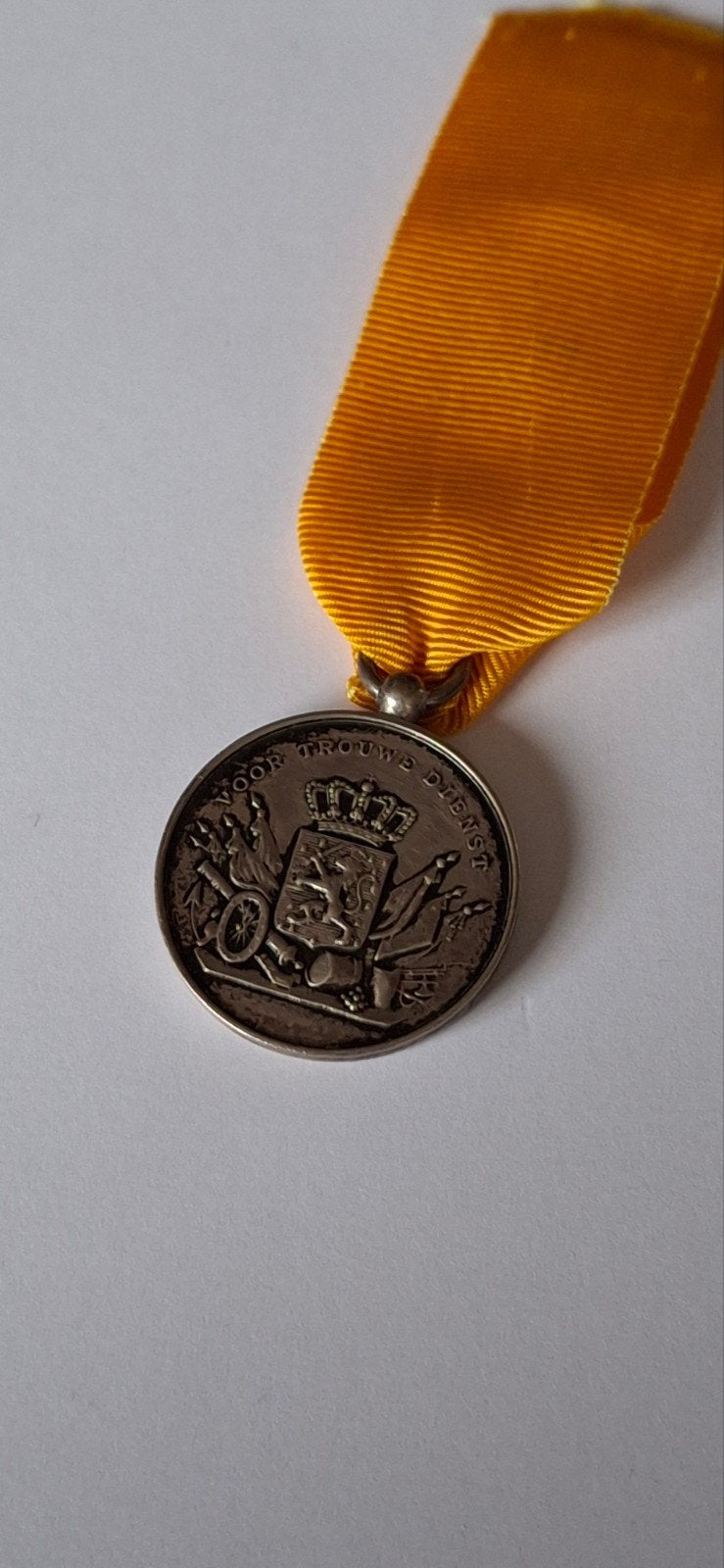Medaille 24 jaar trouwe dienst, Ophalen of Verzenden, Landmacht, Nederland, Lintje, Medaille of Wings