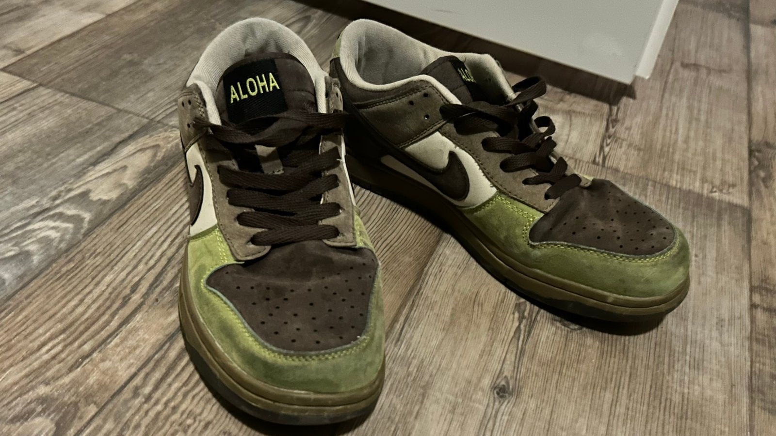 Nike SB Dunk Low Aloha, Ophalen of Verzenden, Gedragen, Bruin, Sneakers of Gympen