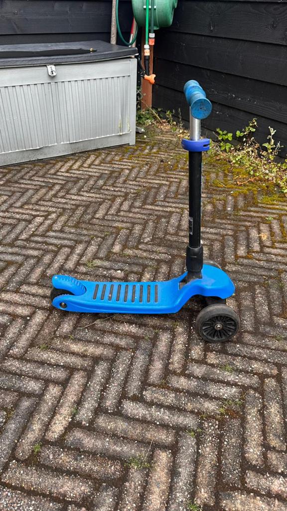 LifeGoods HappyStep - Blauw - Lichtgevende wielen, Fietsen en Brommers, Ophalen, Gebruikt, Gewone step