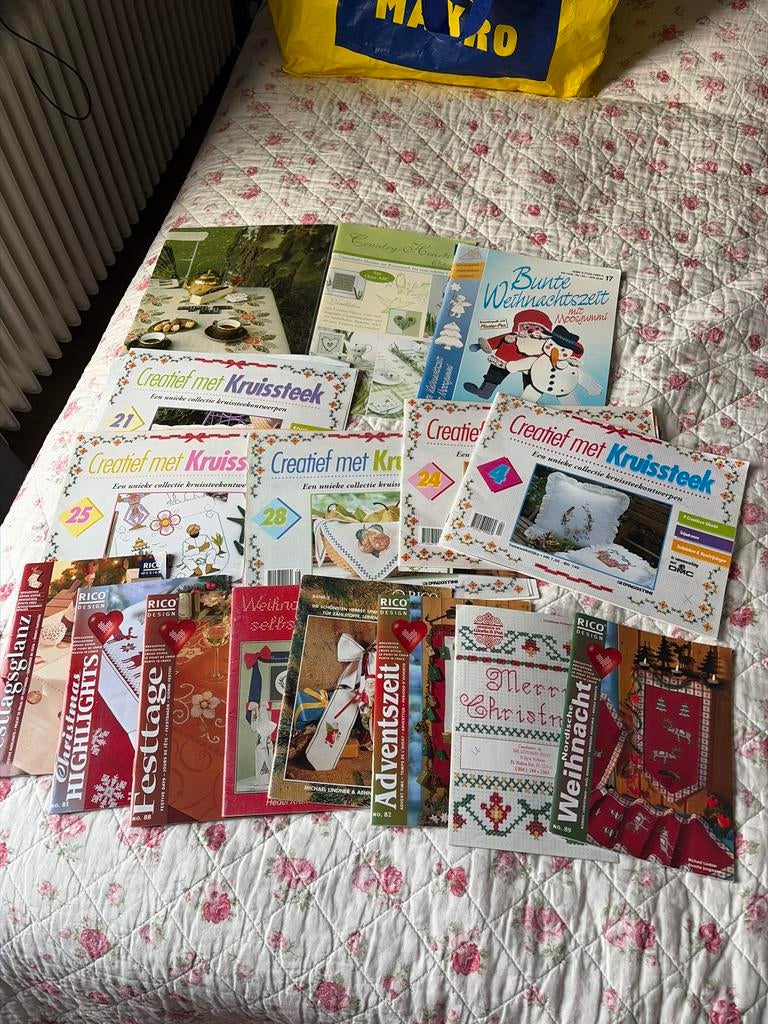 16 borduur- en knutselboekjes - diverse thema's, Ophalen of Verzenden, Gebruikt, Handborduren, Patroon