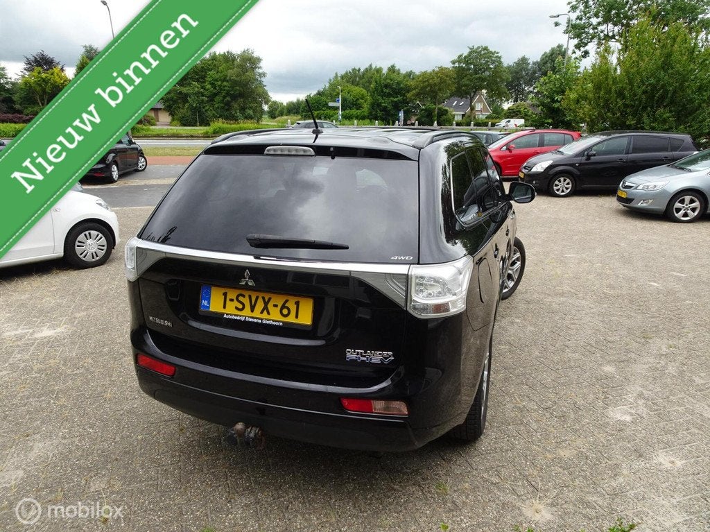 Mitsubishi Outlander 2.0 PHEV Instyle (CLIMA/TREKHAAK/NAP), Auto's, Mitsubishi, Beige, 4 cilinders, Zwart, Bedrijf