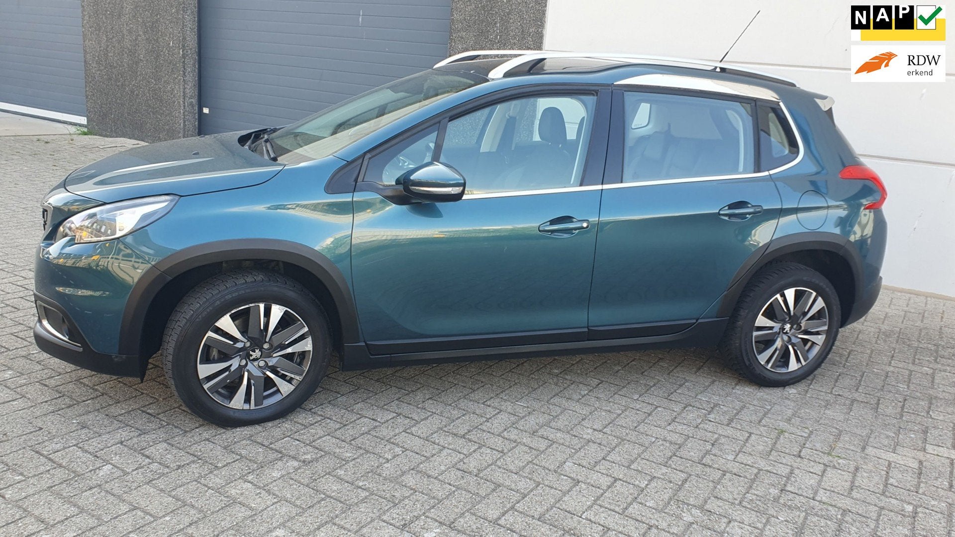 Peugeot 2008 1.2 PureTech Allure AUTOMAAT camera NAVI, Auto's, Peugeot, Euro 6, 1199 cc, 610 kg, 49 €/maand