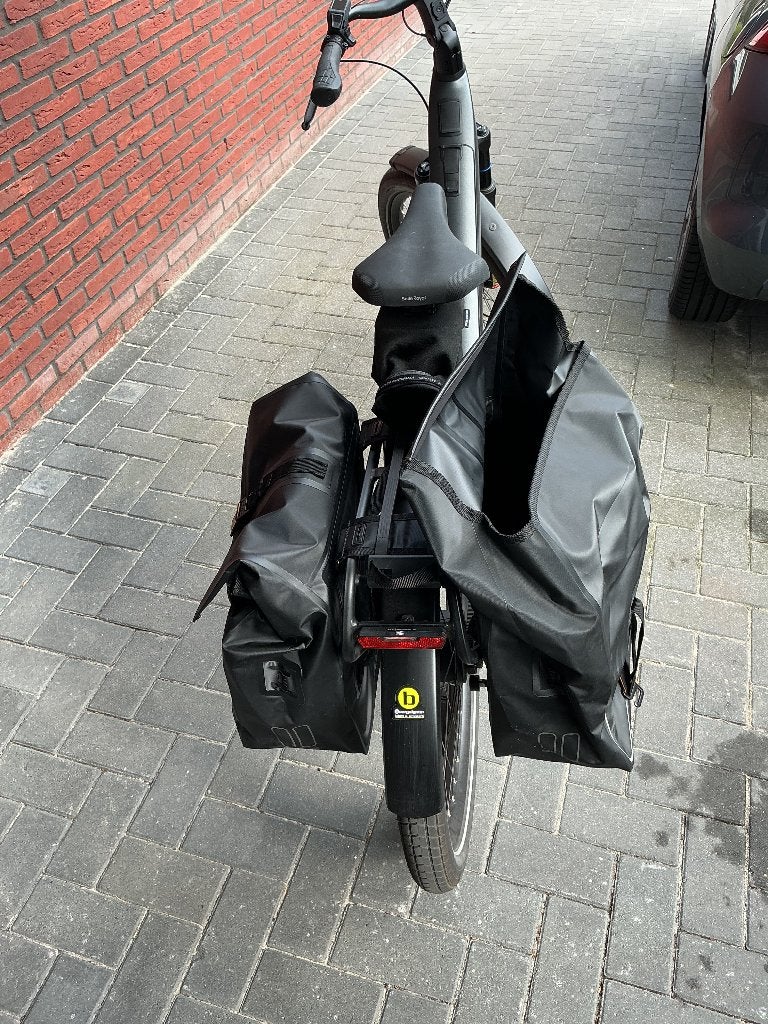 Te koop dubbele fietstassen Basil, Ophalen, Zo goed als nieuw, Basile