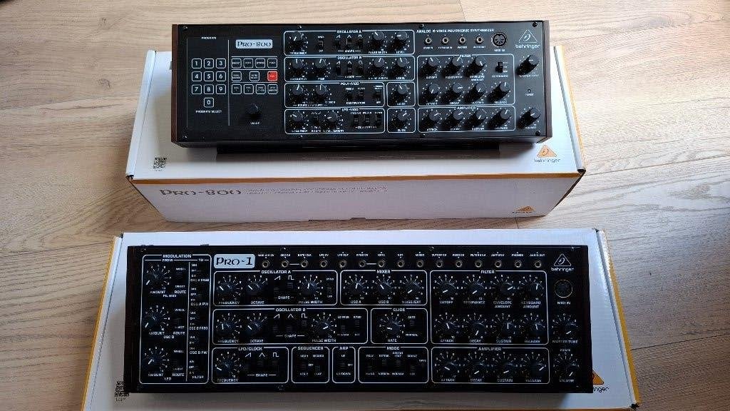 Behringer Pro-1 en Pro-800, Muziek en Instrumenten, Synthesizers, Overige aantallen, Zo goed als nieuw, Met midi-aansluiting, Ophalen