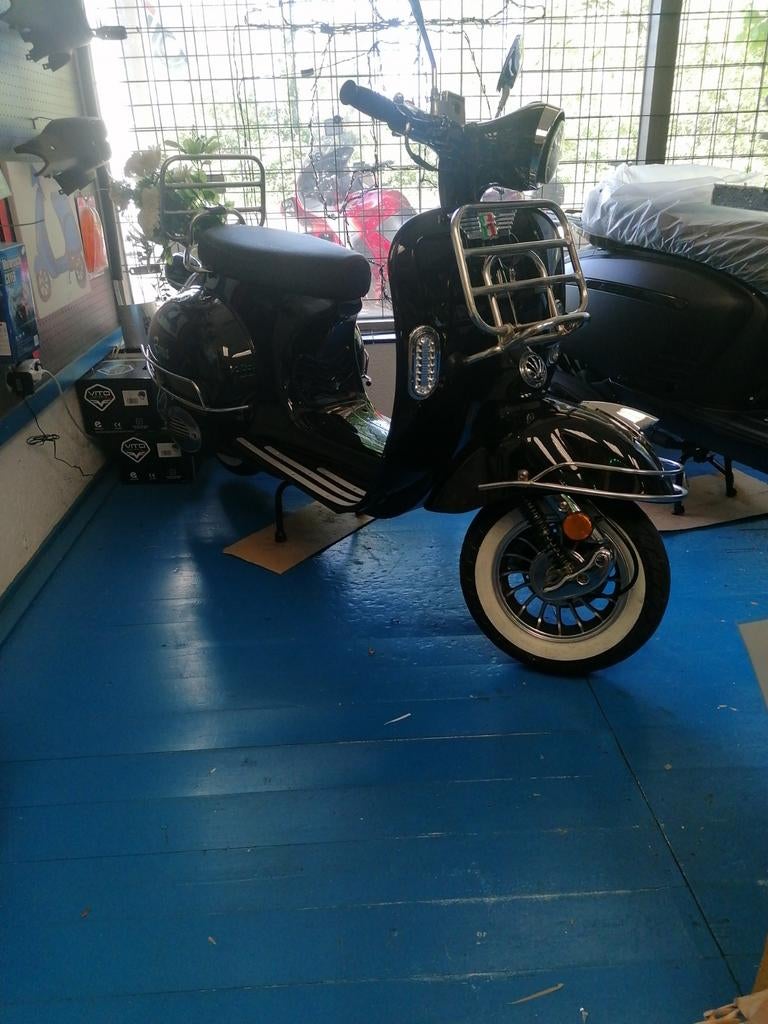 BTC ROMA 2X GTS TOSCANA EN TRENDY, Fietsen en Brommers, Snorfietsen en Snorscooters, Ophalen, Benzine, Overige merken