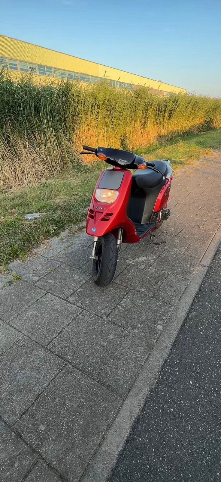 Piaggio typhoon 70 cc, Fietsen en Brommers, Ophalen, Zo goed als nieuw, Tweetakt, Overige modellen