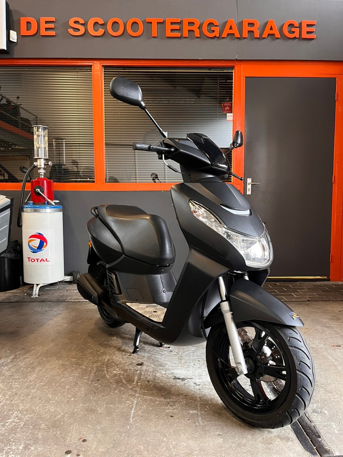Peugeot kisbee brom 45km 2021, Fietsen en Brommers, Scooters | Peugeot, Peugeot, Gebruikt, Overige modellen, Maximaal 45 km/u