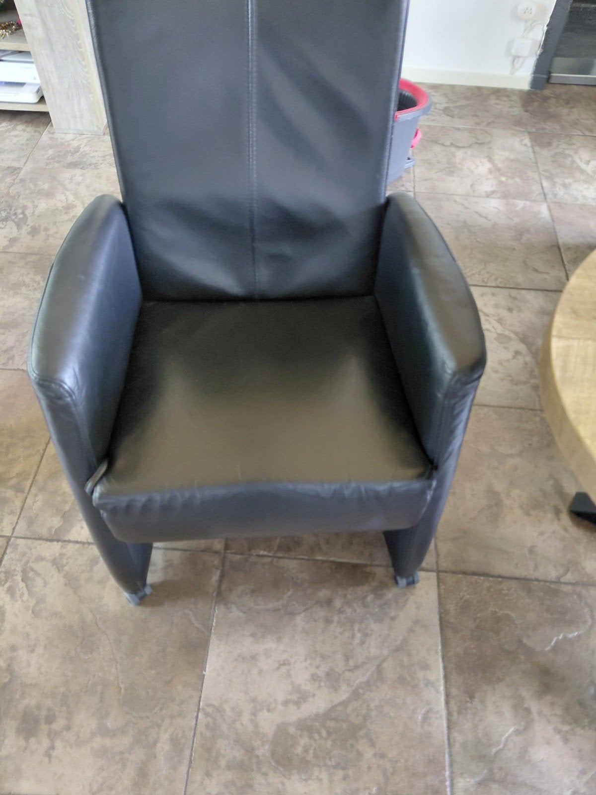 6gebruikte zwarte leren eetkamerstoelen op zwenkwielen, Huis en Inrichting, Fauteuils, Ophalen, Gebruikt, Minder dan 75 cm, 50 tot 75 cm