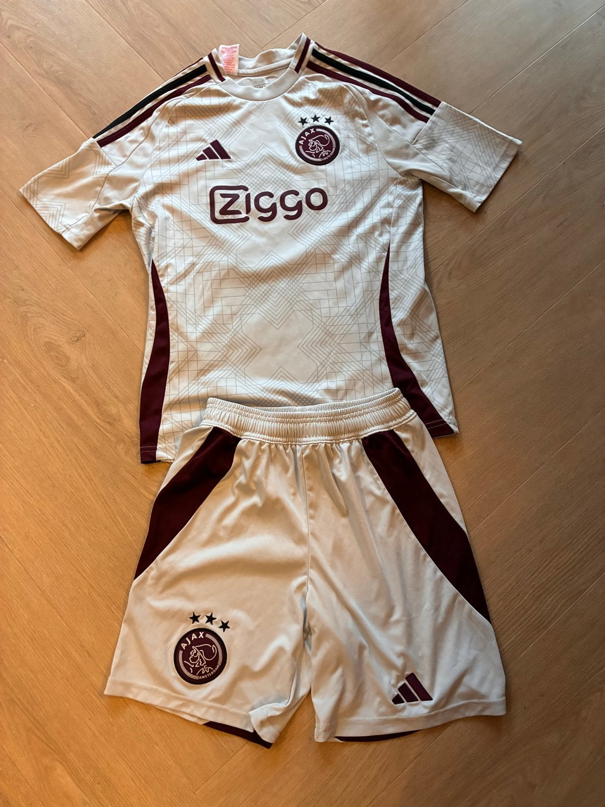 Ajax uitshirt en broekje Wout Weghorst maat 164, Maat S, Ophalen of Verzenden, Zo goed als nieuw, Set