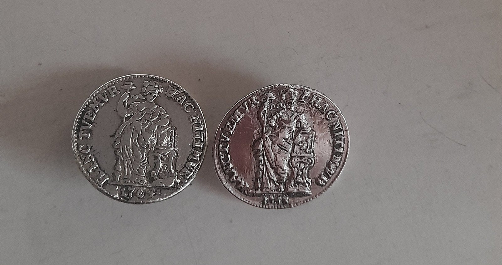 zilveren broekstukken/klederdracht knopen, Antiek en Kunst, Antiek | Goud en Zilver, Ophalen of Verzenden