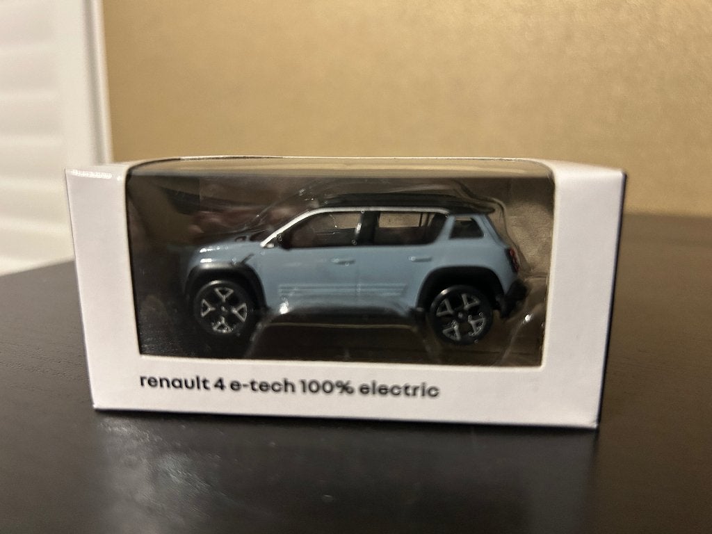 Nieuw in doos: Renault 4 e-tech electric (schaalmodel 1:64), Ophalen of Verzenden, Nieuw, Auto