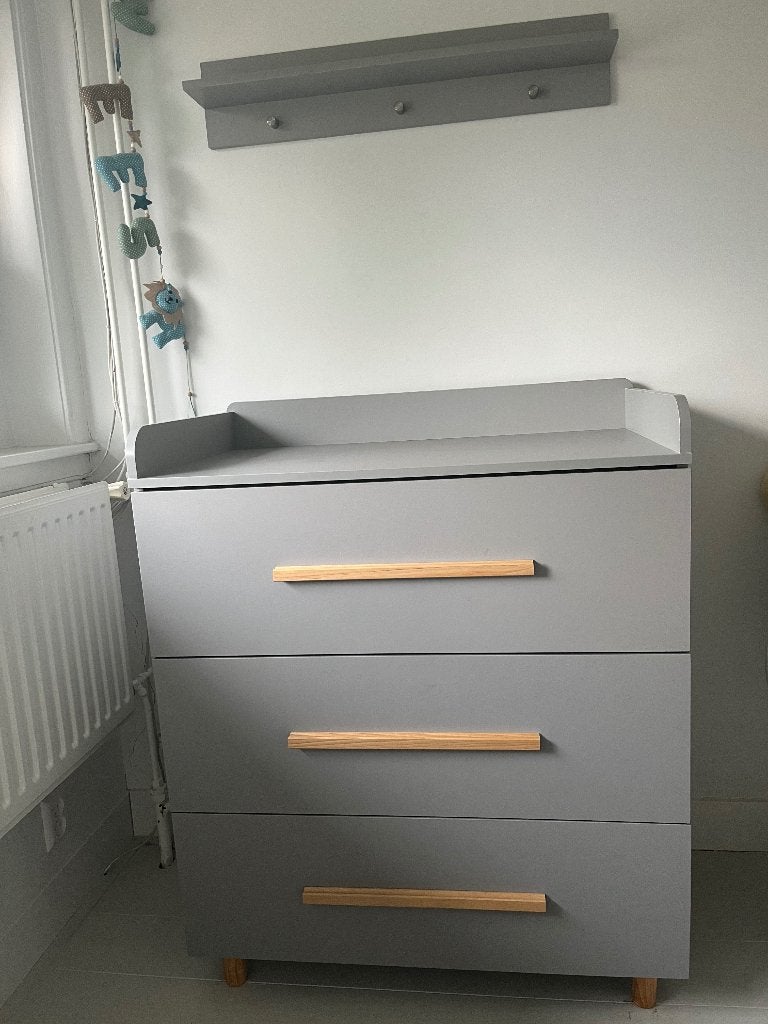 Commode Cabino incl. wandplankje, Ophalen, 50 tot 70 cm, Zo goed als nieuw, 75 tot 100 cm