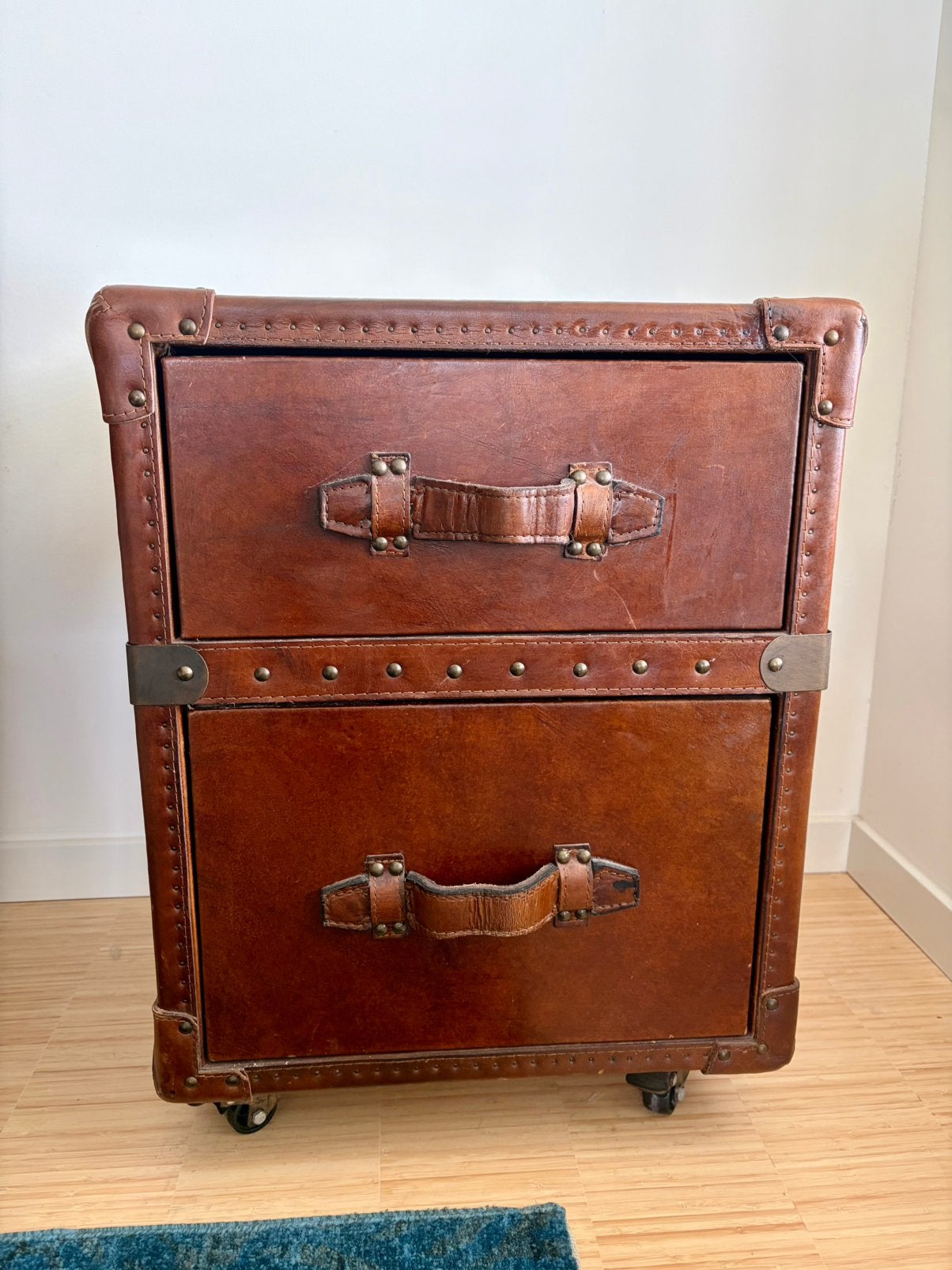 100% Leather side table/ chest of drawers, Ophalen, Overige materialen, Minder dan 50 cm, Gebruikt