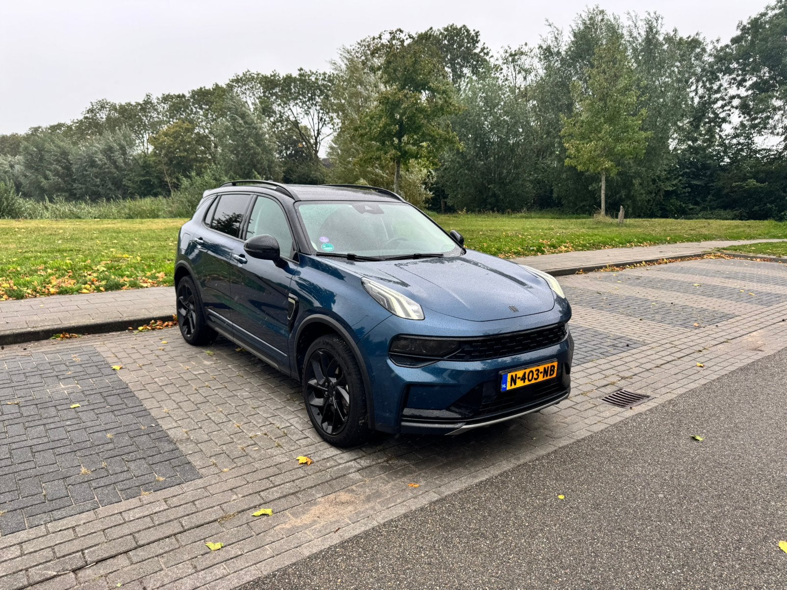 Lynk&Co 1.5TD 261pk PHEV 2021 BLAUW | ZWARTE ACCENTEN, Stof, 1800 kg, Blauw, 120 €/maand