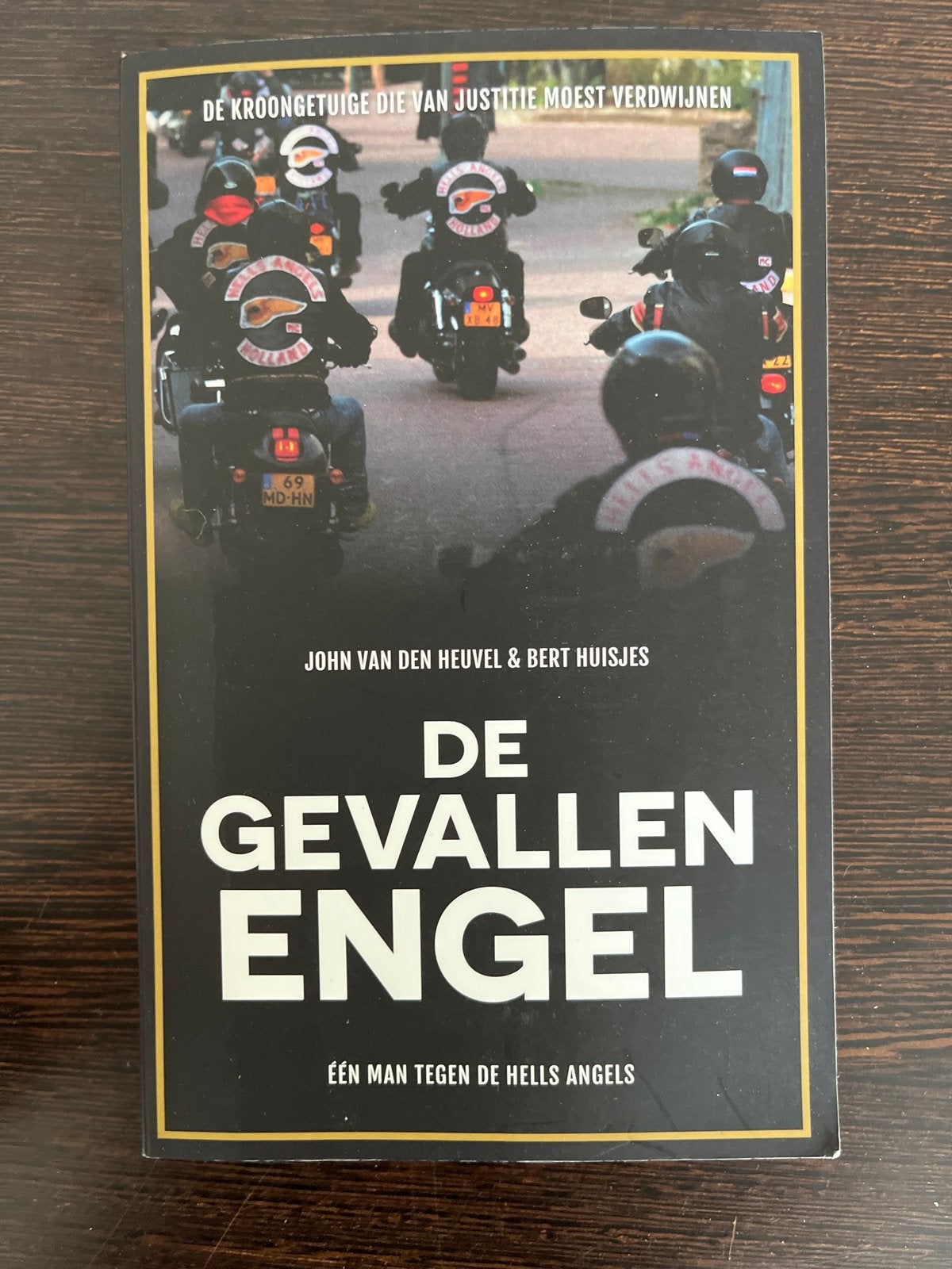 De Gevallen Engel - John van den Heuvel & Bert Huisjes, Ophalen of Verzenden, Gelezen