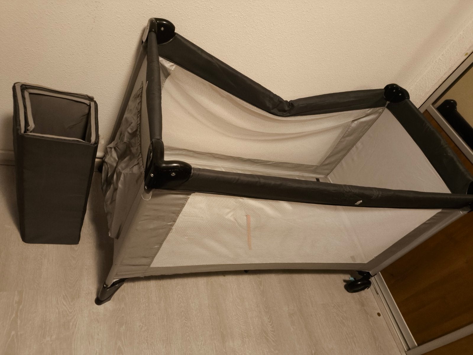 Baby camping logeer bed bedje babybed, Kinderen en Baby's, Babywiegjes en Ledikanten, Ophalen, Gebruikt, Reisbedje