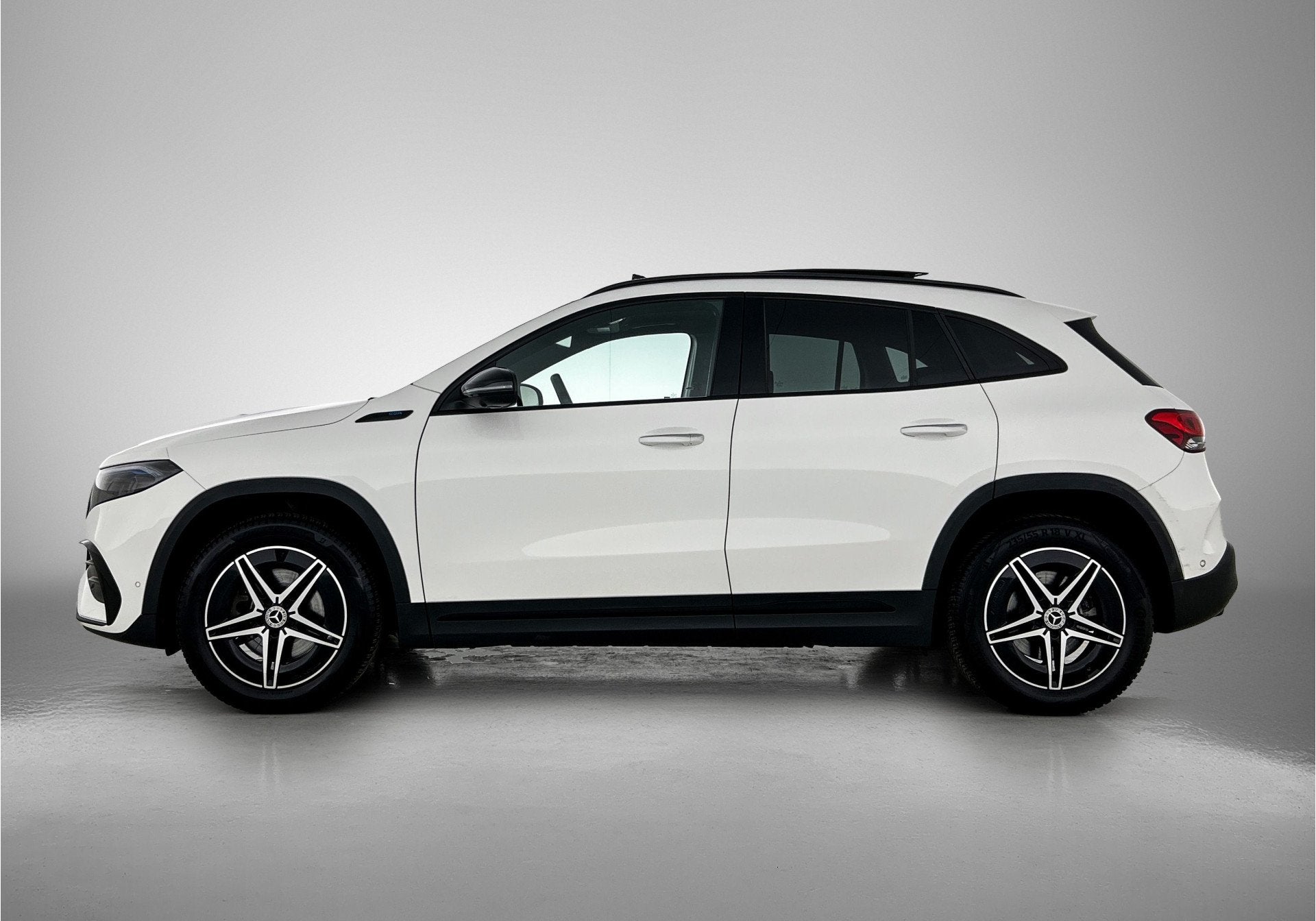 Mercedes-Benz EQA 250 Business Solution AMG 67 kWh AMG Line, Gebruikt, 190 pk, Leder en Stof, Origineel Nederlands