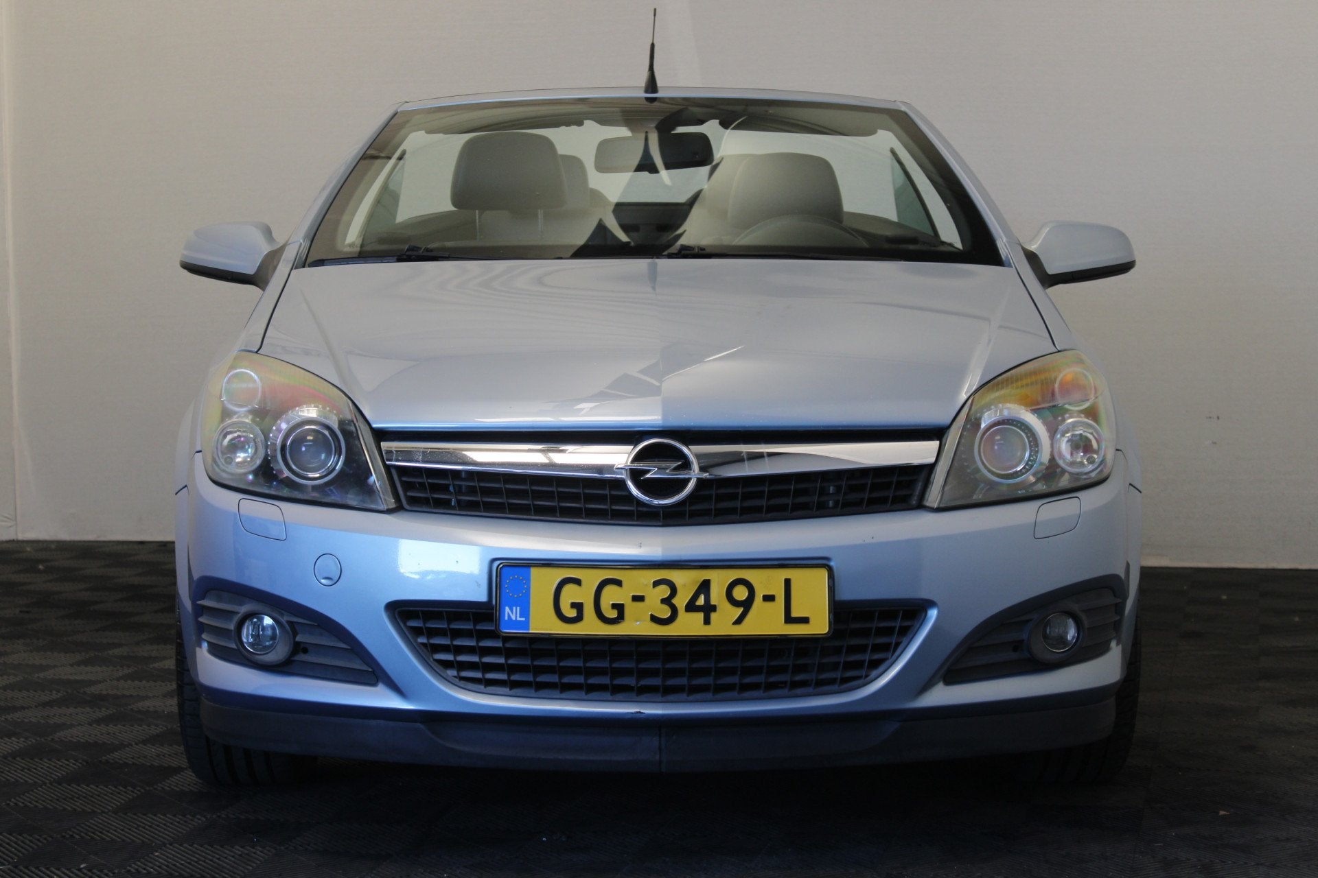 Opel Astra TwinTop 1.6 Cosmo (bj 2006), Auto's, Opel, Voorwielaandrijving, 745 kg, Gebruikt, Zwart