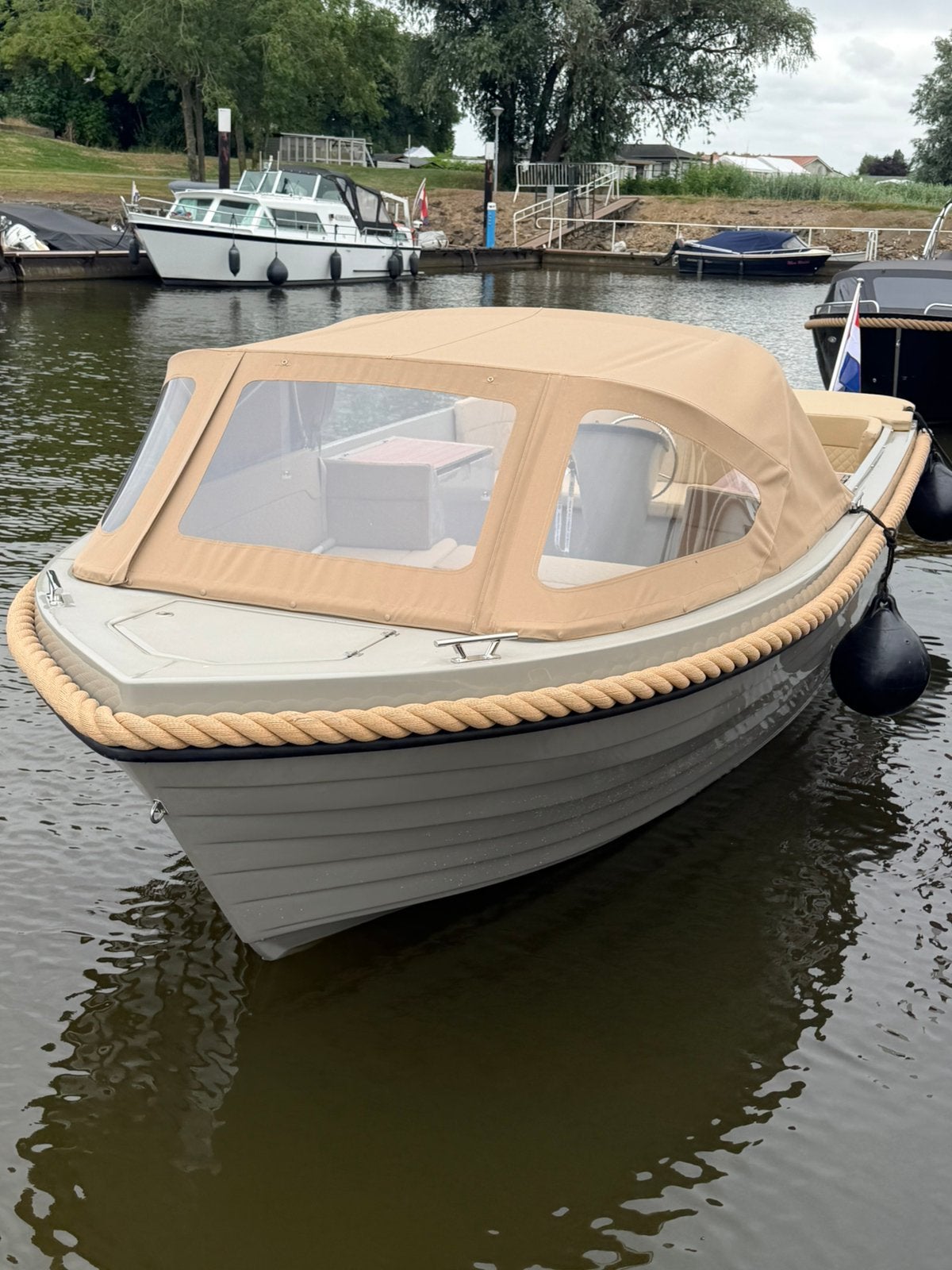 Maassloep 680 tohatsu 30pk injectie ( demo model ) €29.950,-, Watersport en Boten, Sloepen, Ophalen, Zo goed als nieuw, Maassloep