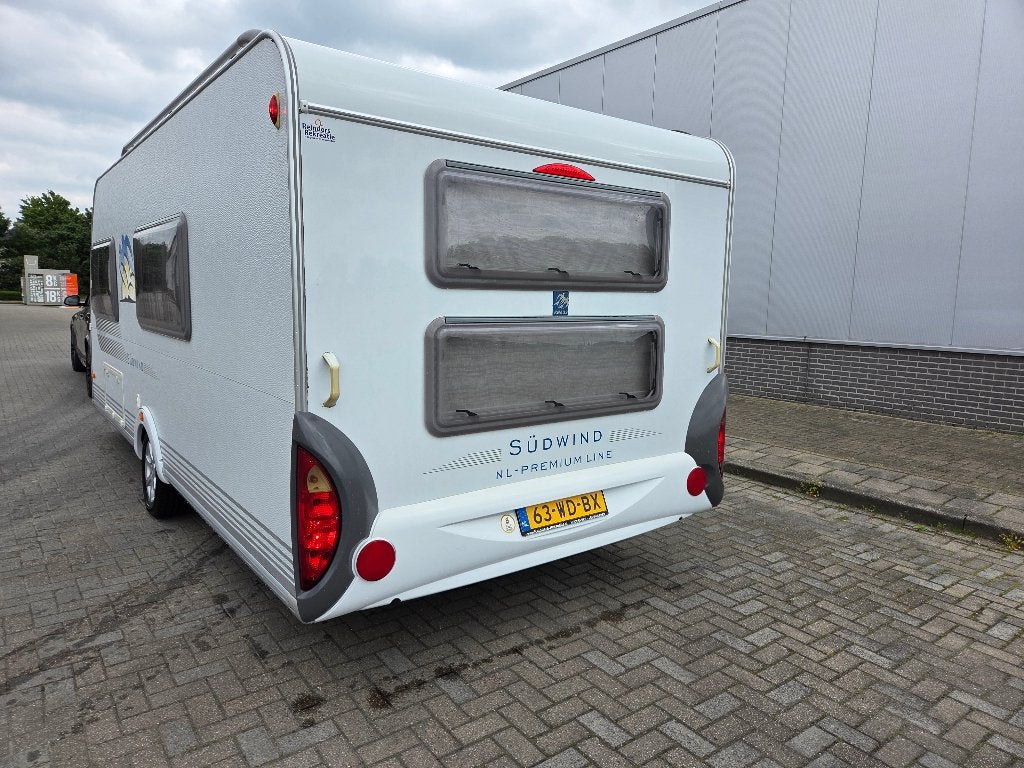 Knaus caravan 6 persoons | 2009 | nieuwe voortent+luifel '23, Openslaande ramen, 7 tot 8 meter, Bedrijf, Knaus