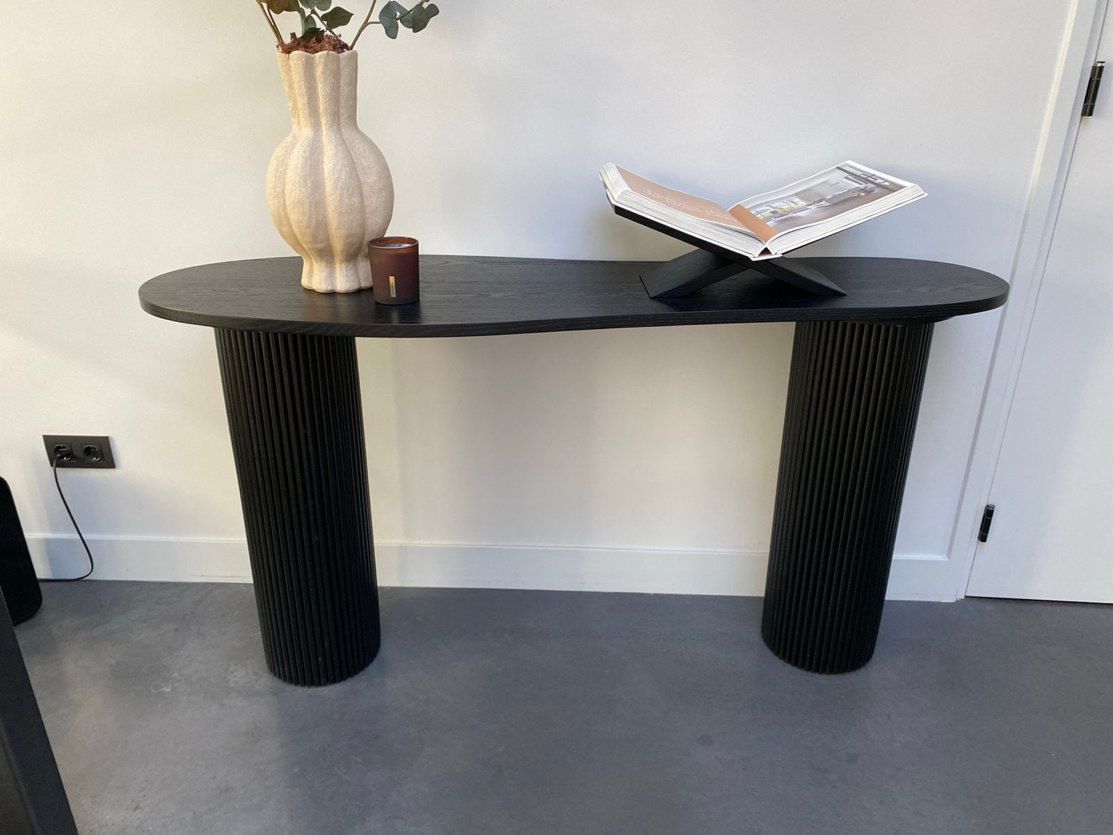 Zwarte organische eiken sidetable, 100 tot 150 cm, Eikenhout, Ophalen of Verzenden, Zo goed als nieuw