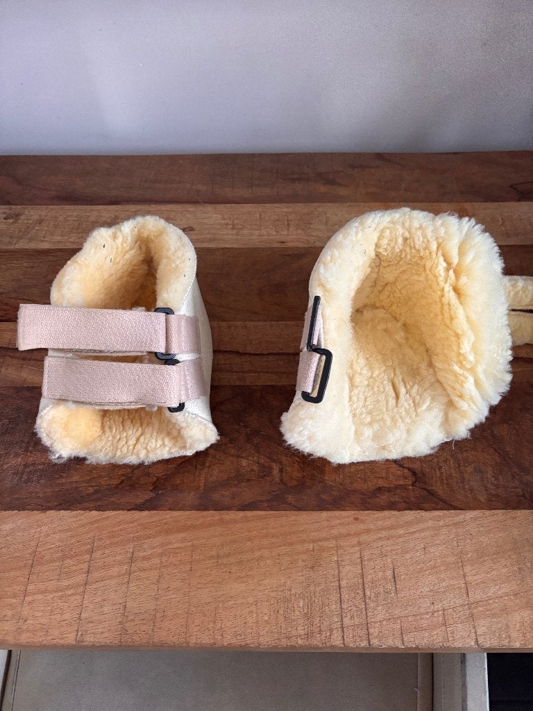 2 Anti-decubitus hielbeschermers van schapenwol, Ophalen of Verzenden, Gebruikt