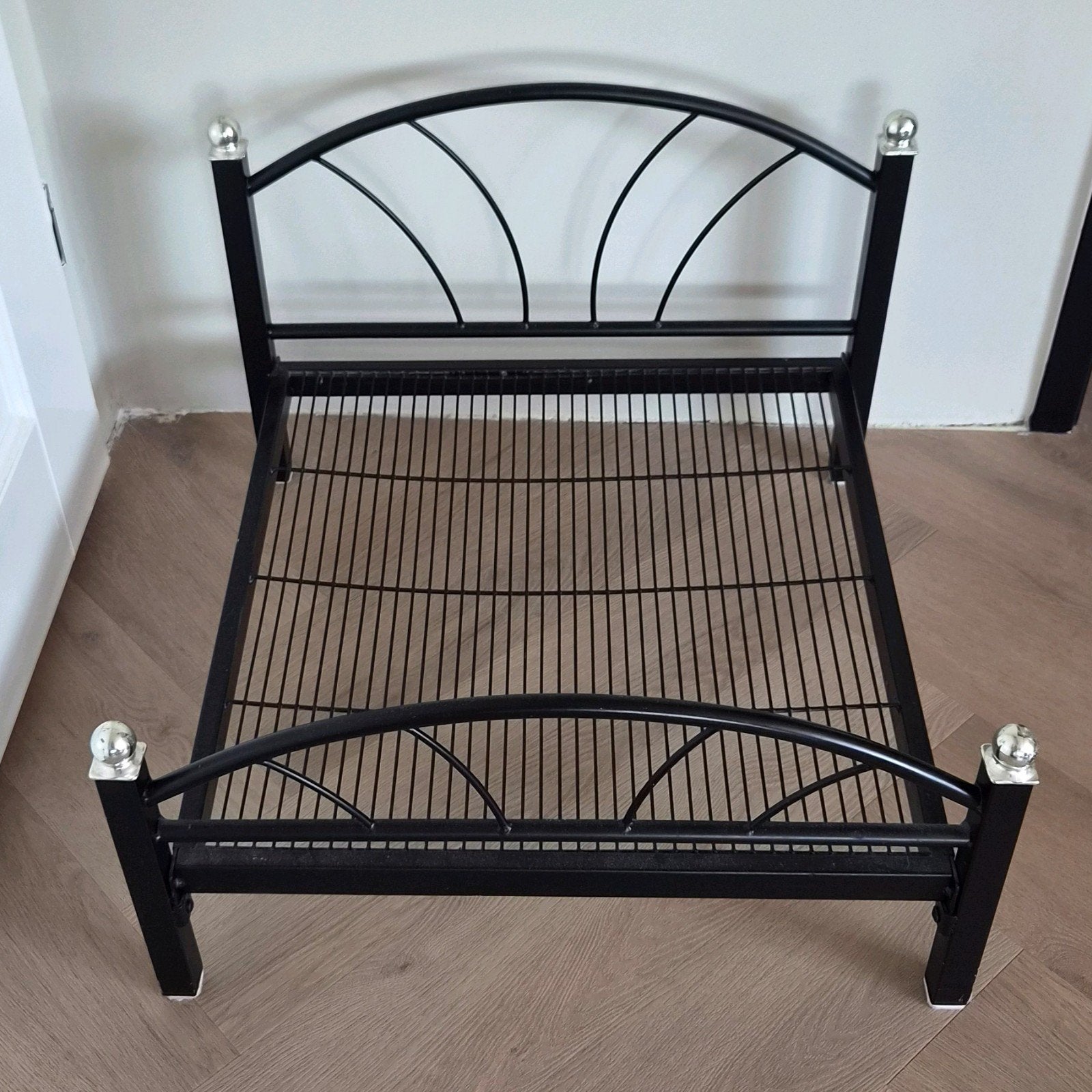 Zwart metalen honden / kattenbed, Ophalen, Zo goed als nieuw