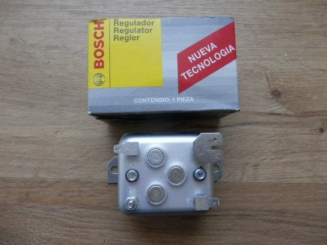 Spanningsregelaar Bosch 12 volt, o.a. VW Kever en Karmann, Ophalen of Verzenden, Nieuw, Oldtimer onderdelen