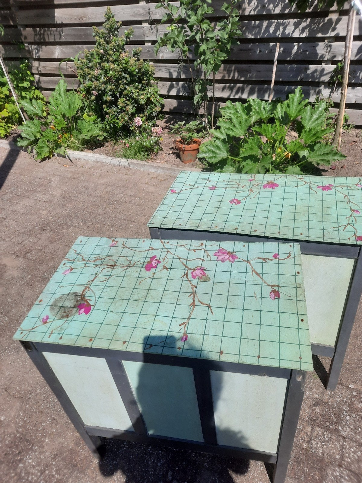 Twee antieke handgeschilderde kastjes met decoupage, Ophalen