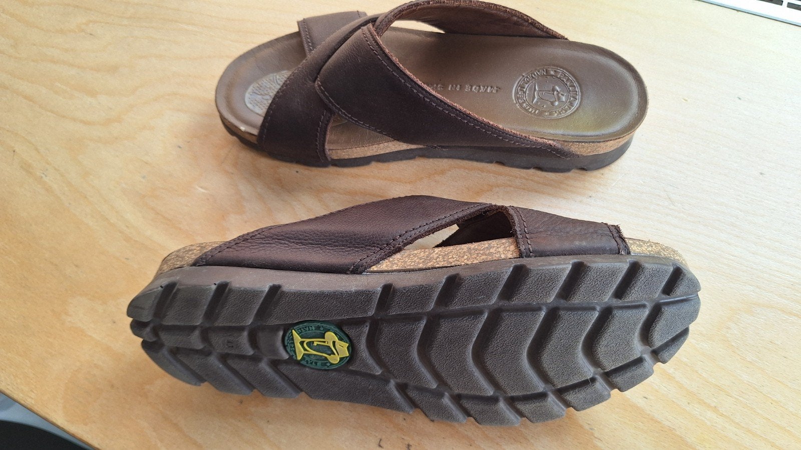Kwaliteit slippers Panama Jack Maat 43, Kleding | Heren, Schoenen, Ophalen of Verzenden, Zo goed als nieuw, Bruin