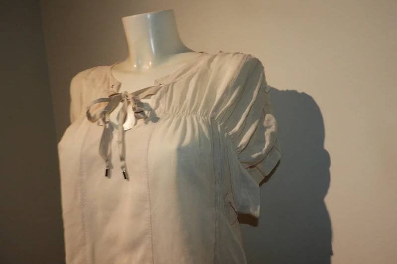 High Use zijde top uitlopend schattige mouwtjes gesmocktS/M, Kleding | Dames, Maat 38/40 (M), Beige, Zo goed als nieuw, Korte mouw
