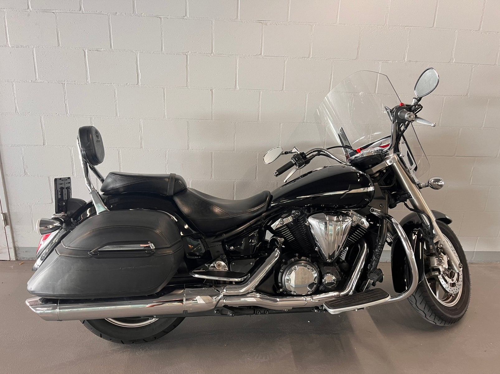 Yamaha XVS 1300 A Midnight star met Windscherm en Tassen, 2 cilinders, Gebruikt, Particulier, Meer dan 35 kW