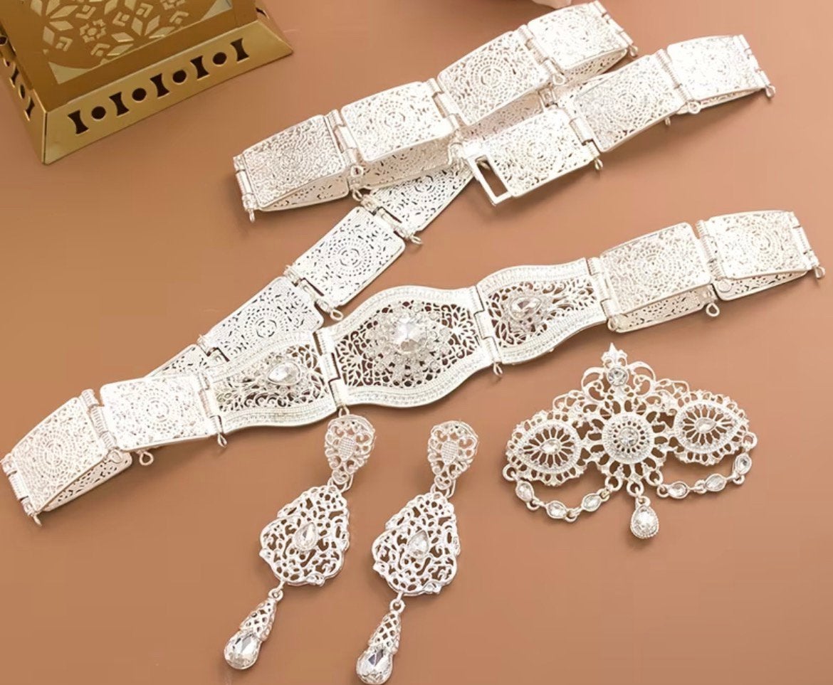 Nieuwe zilveren set Marokkaanse riem oorbellen riem& broche, Ophalen of Verzenden, Nieuw, Overige kleuren, 100 cm of meer