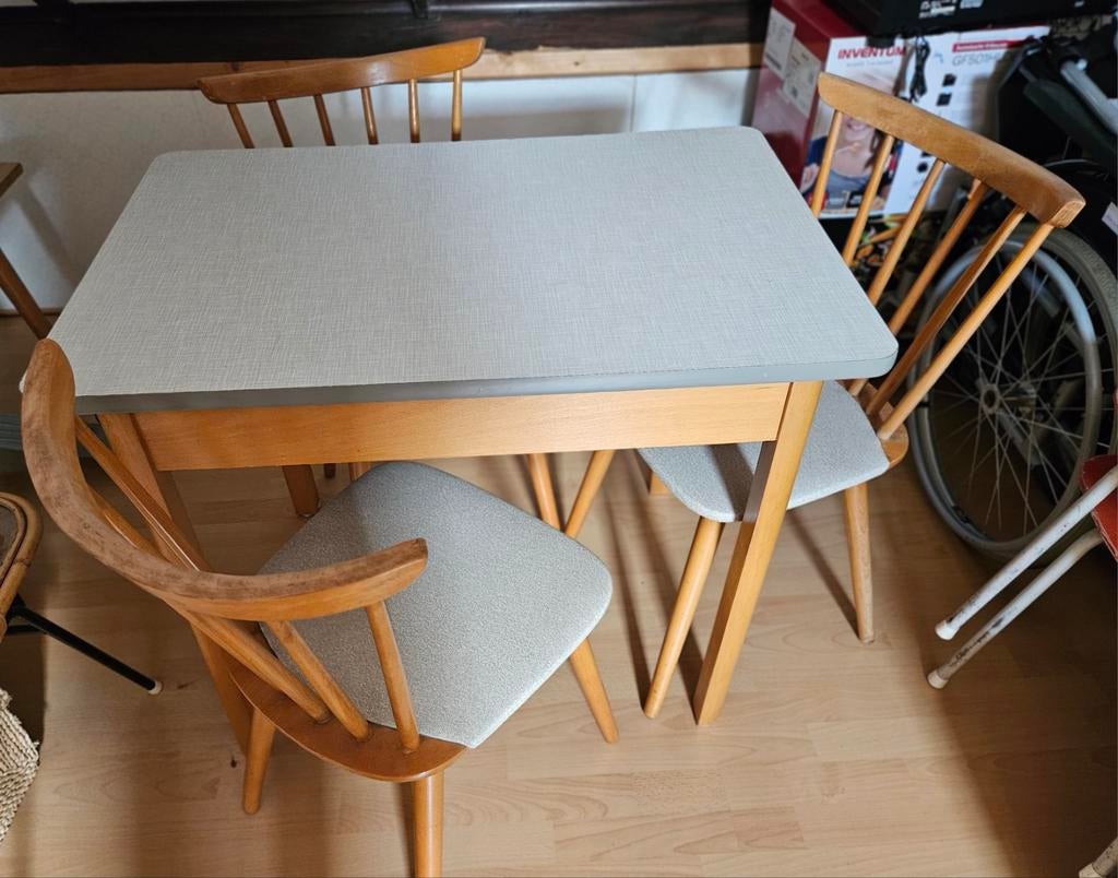 Vintage eettafel met 3 spijlstoelen jaren 60-70, Huis en Inrichting, Tafels | Eettafels, Ophalen, 50 tot 100 cm, 50 tot 100 cm